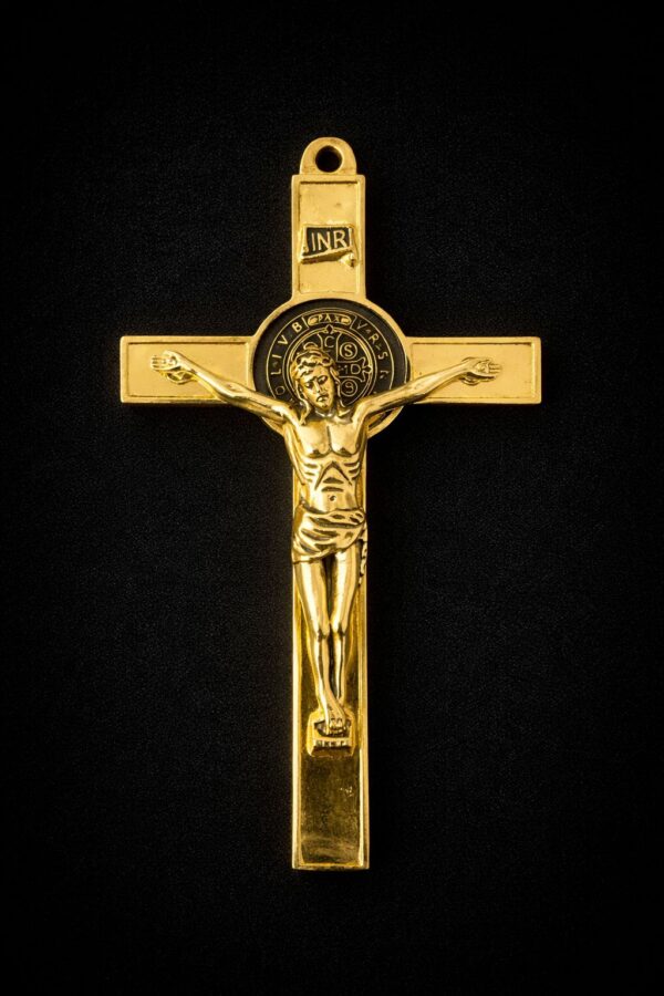 Crucifijo de San Benito "Protección Imperial"
