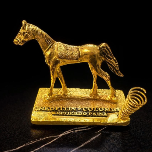 Figura Ecuestre Dorada "Orgullo Paisa"