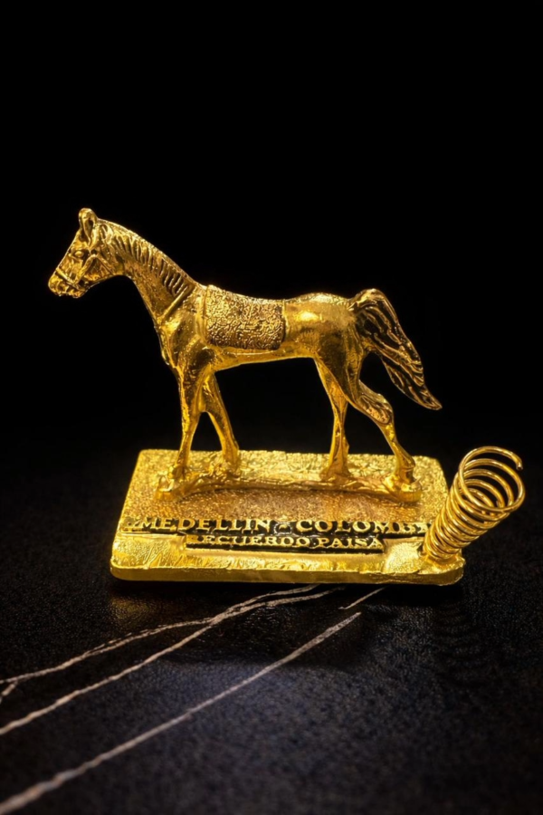 Figura Ecuestre Dorada "Orgullo Paisa"